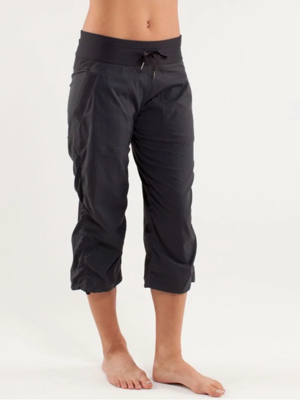 Lululemon Women's Black Cropped Active Pants - Drawstring Waist size 8